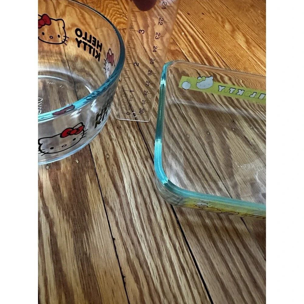 Pyrex hello kitty